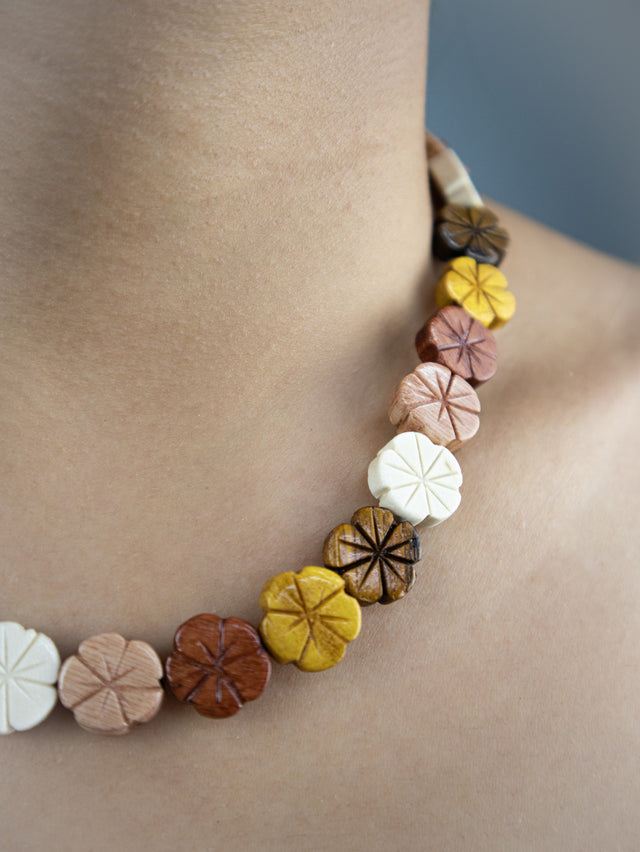 Wood Hibiscus Choker Necklace With Assorted Colors