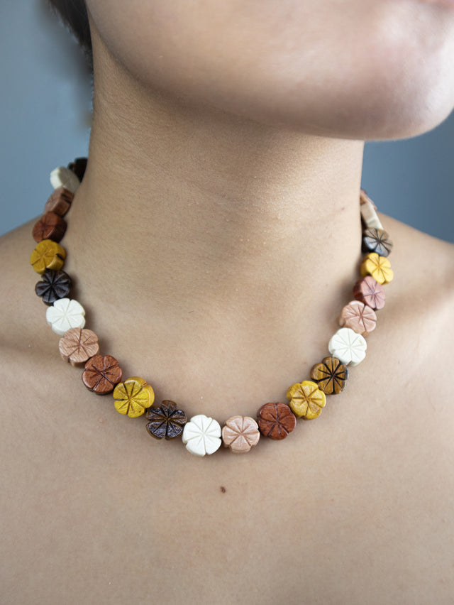 Wood Hibiscus Choker Necklace With Assorted Colors